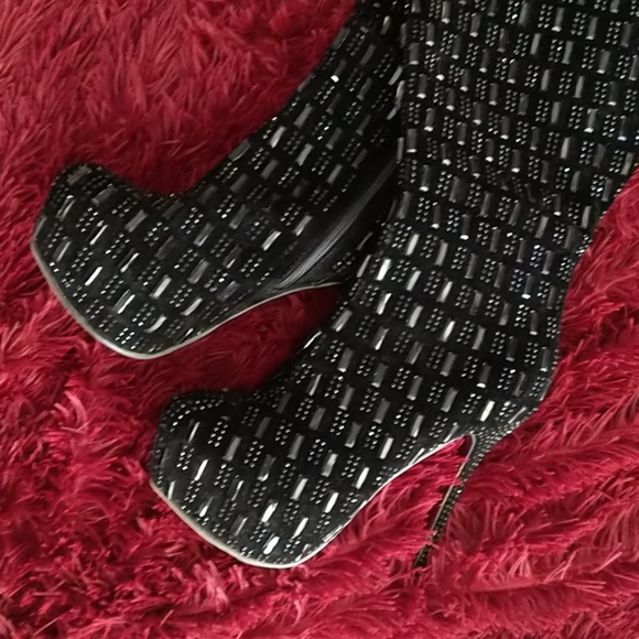 Boots - Picture 3 of 3